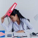 profesional con burnout del personal de la salud